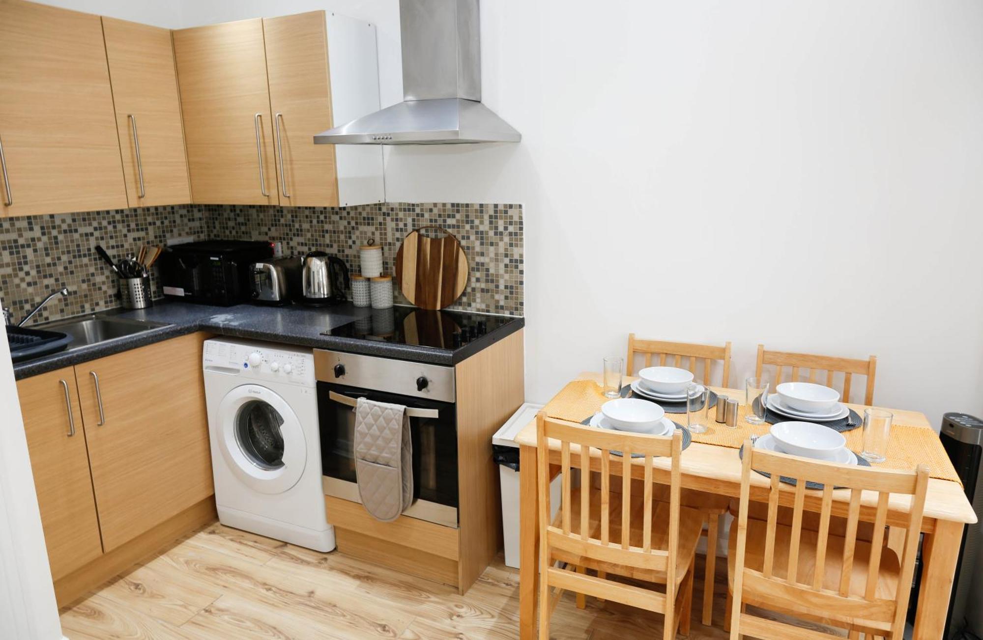 New Luxury Apartments In Central London Next To Shops, Cafes, Bars & Metro Екстериор снимка