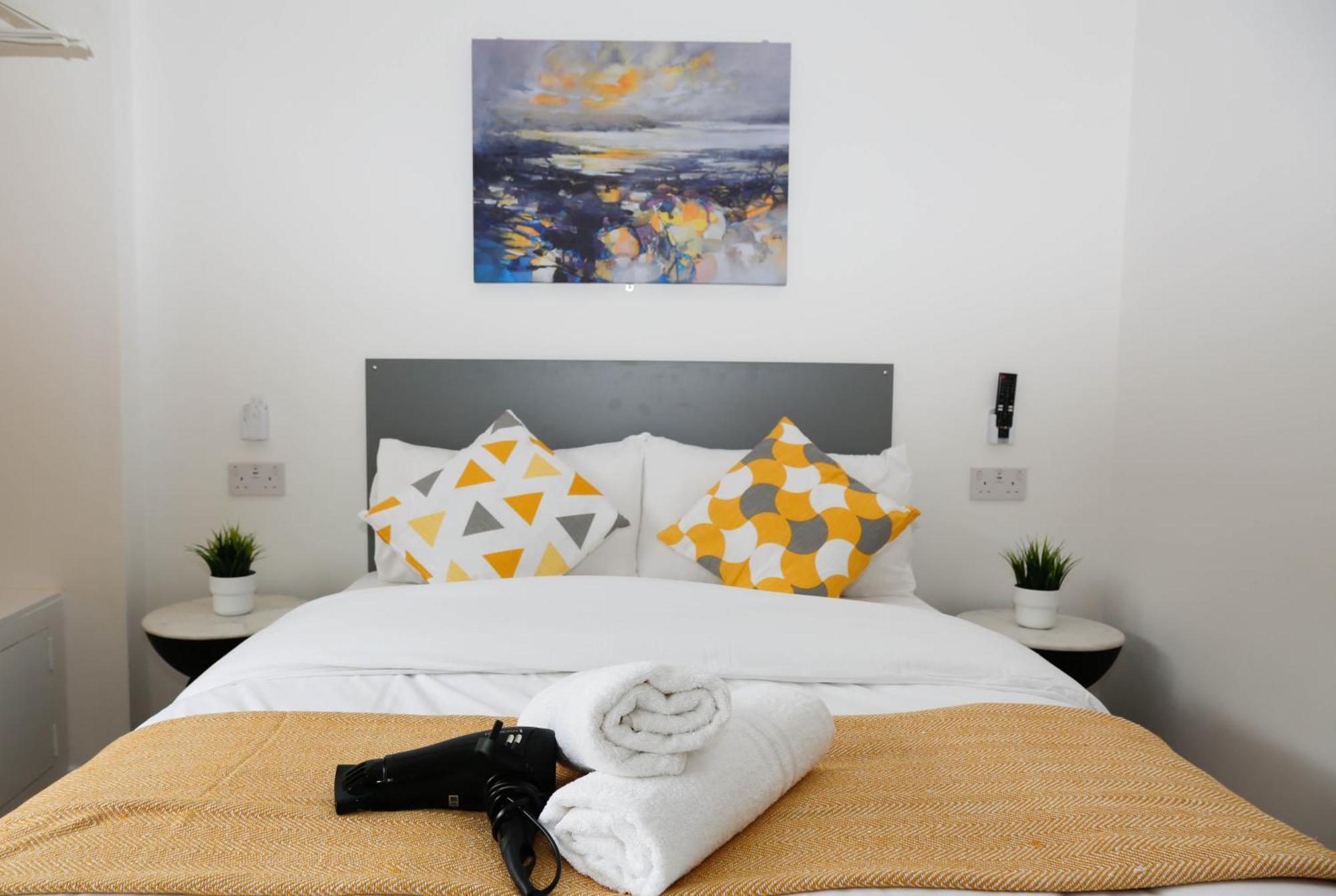 New Luxury Apartments In Central London Next To Shops, Cafes, Bars & Metro Екстериор снимка