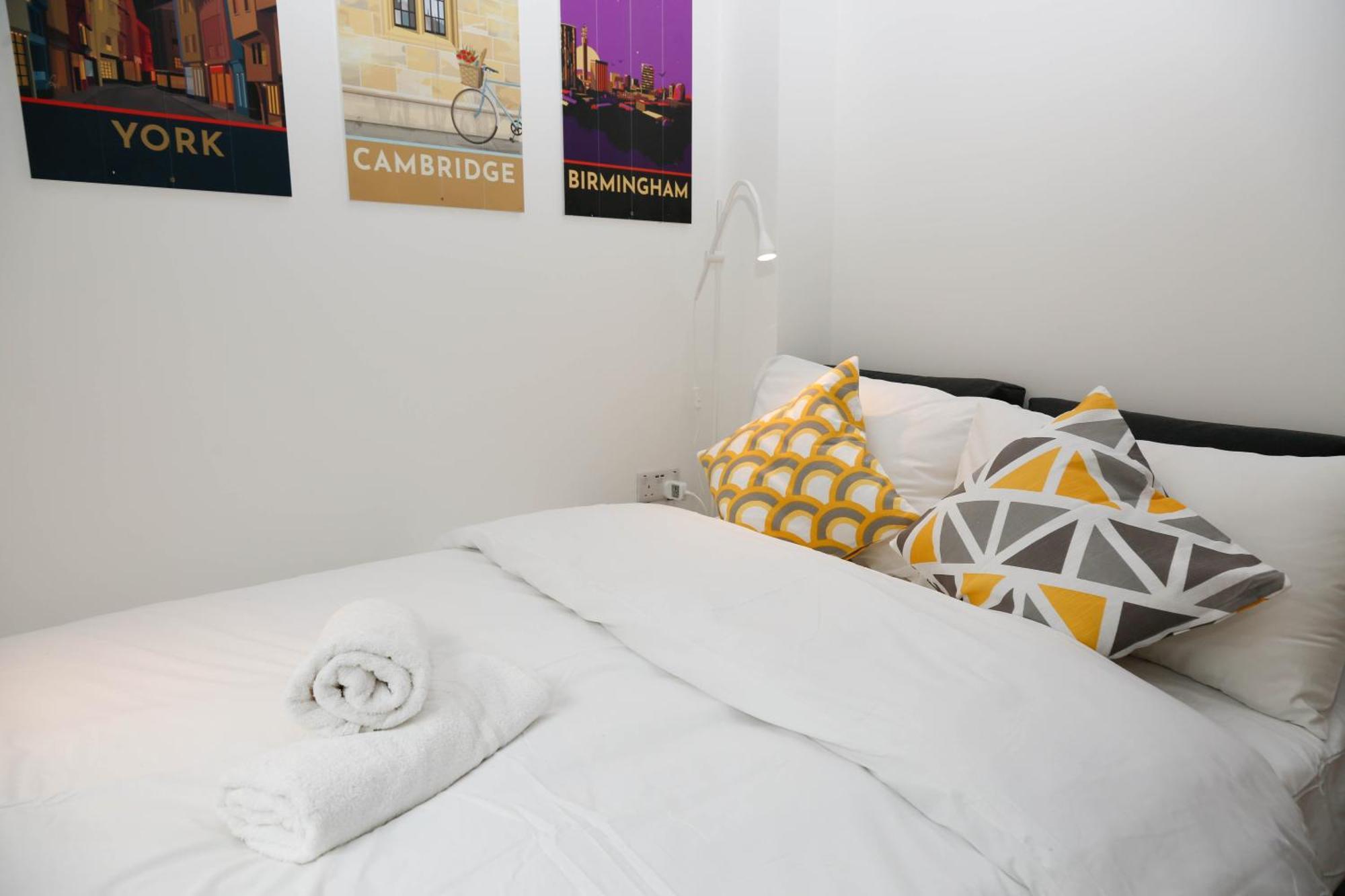 New Luxury Apartments In Central London Next To Shops, Cafes, Bars & Metro Екстериор снимка