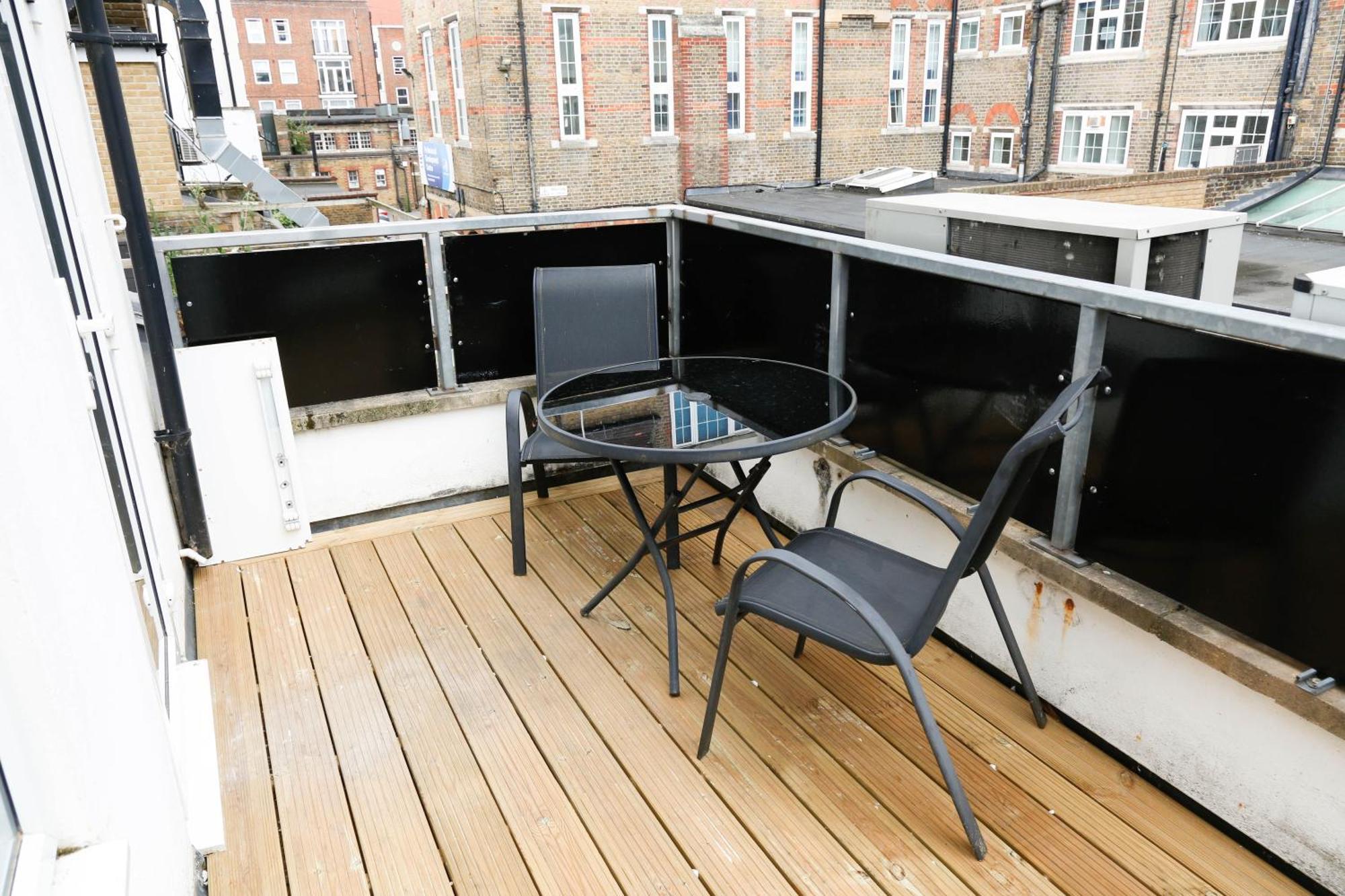 New Luxury Apartments In Central London Next To Shops, Cafes, Bars & Metro Екстериор снимка