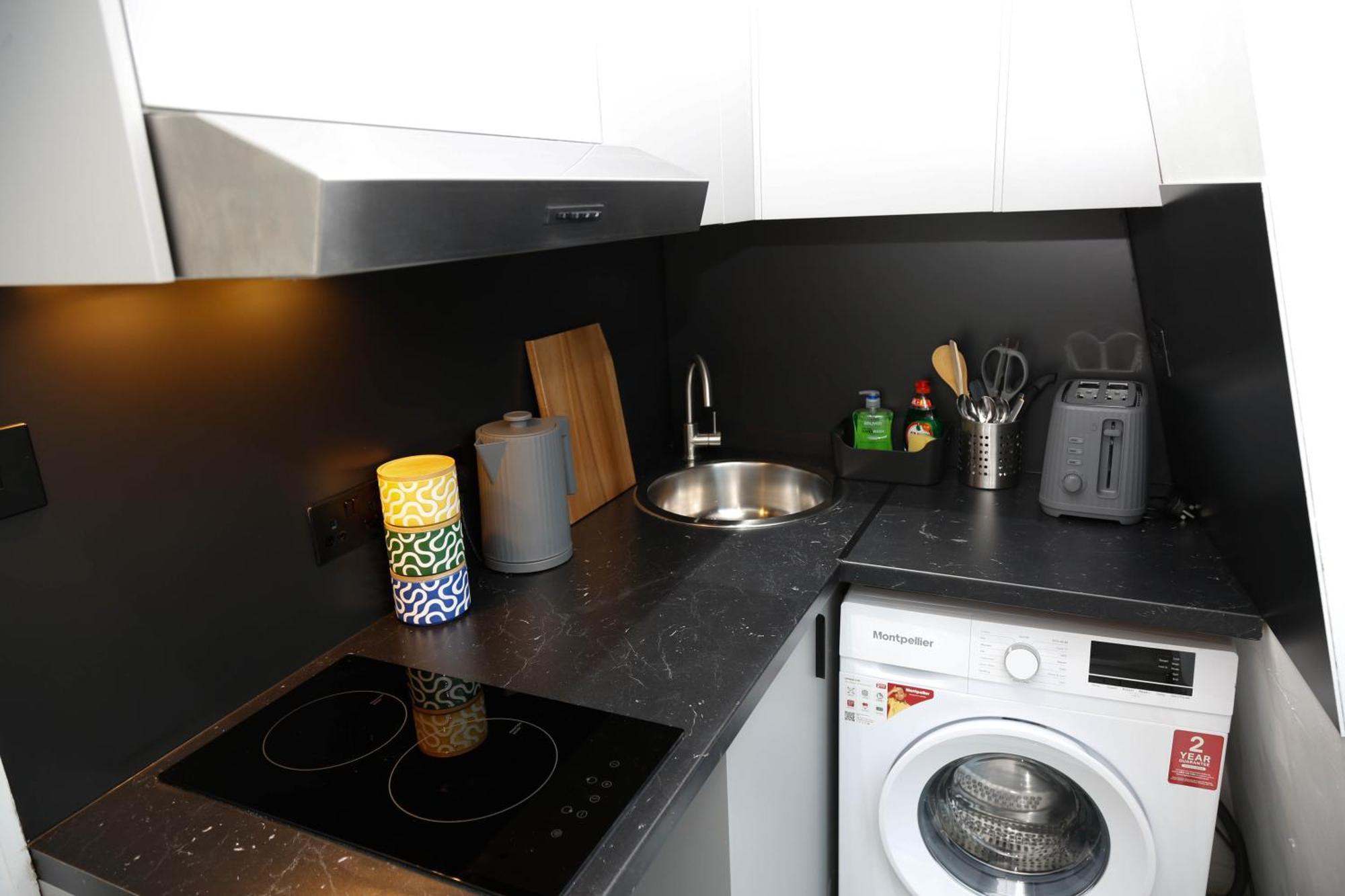 New Luxury Apartments In Central London Next To Shops, Cafes, Bars & Metro Екстериор снимка