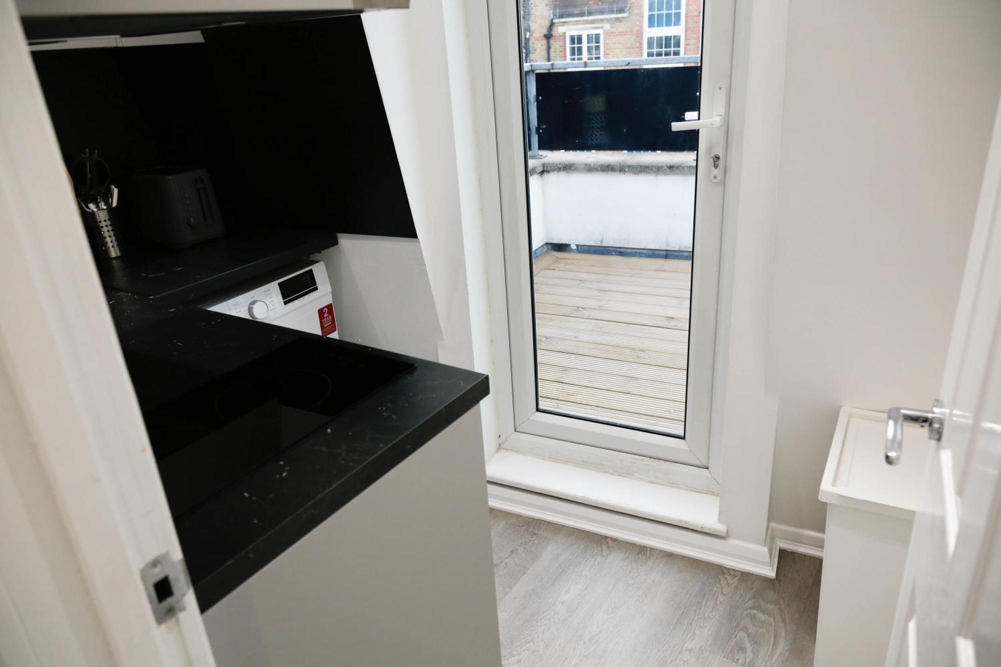 New Luxury Apartments In Central London Next To Shops, Cafes, Bars & Metro Екстериор снимка