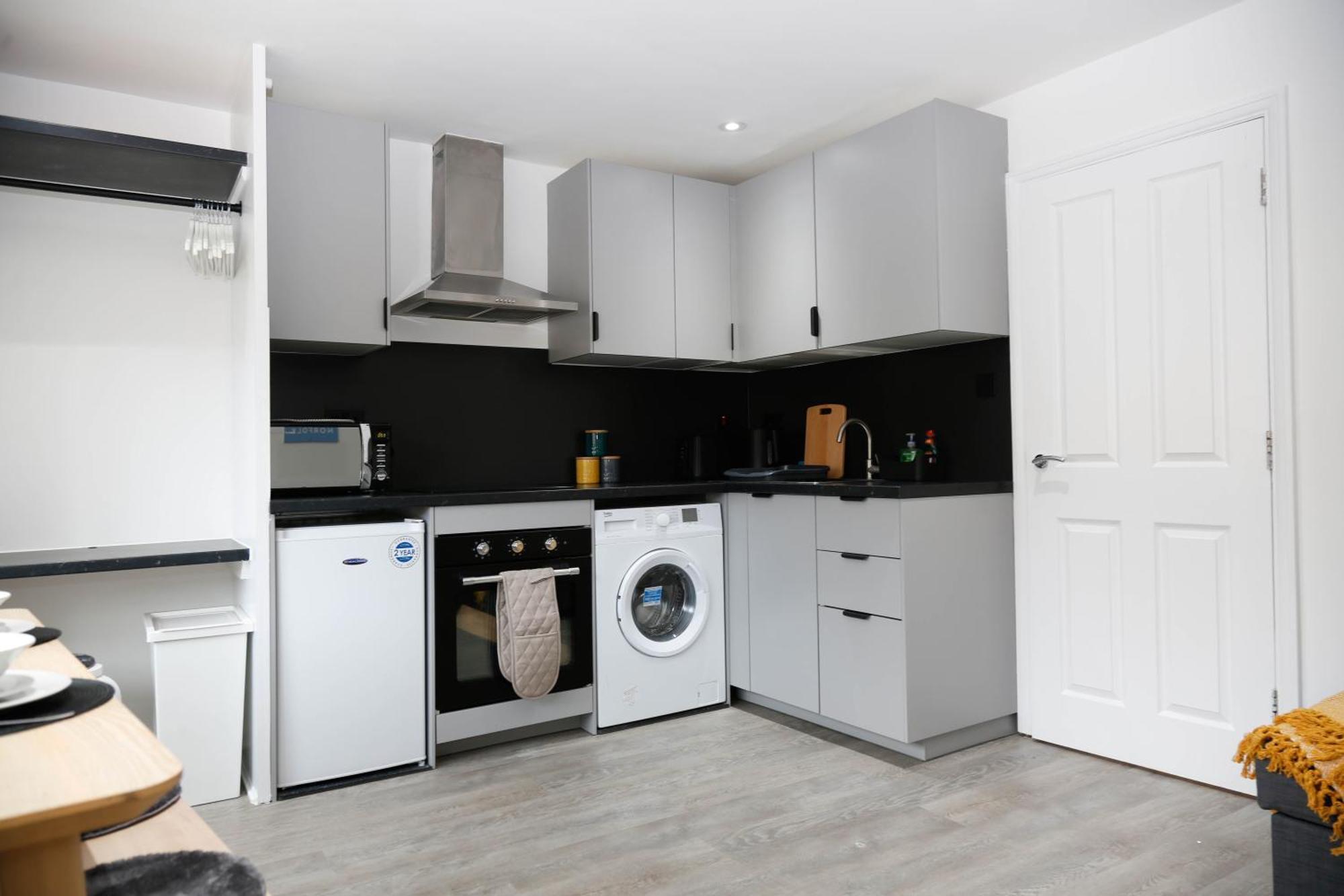 New Luxury Apartments In Central London Next To Shops, Cafes, Bars & Metro Екстериор снимка