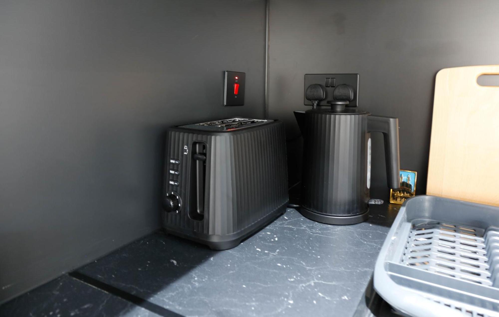 New Luxury Apartments In Central London Next To Shops, Cafes, Bars & Metro Екстериор снимка