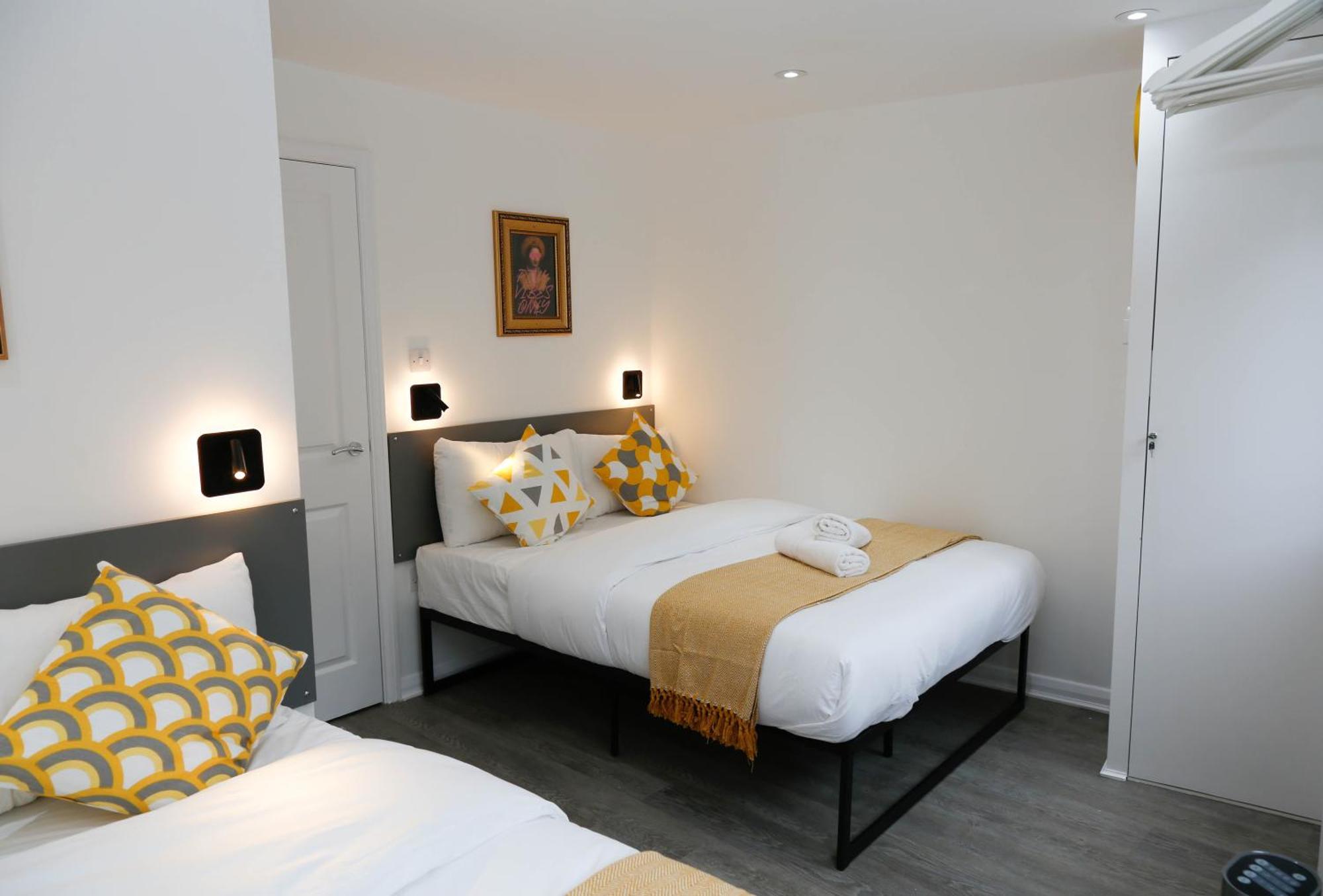 New Luxury Apartments In Central London Next To Shops, Cafes, Bars & Metro Екстериор снимка