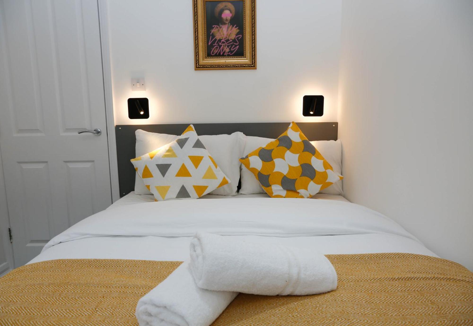 New Luxury Apartments In Central London Next To Shops, Cafes, Bars & Metro Екстериор снимка